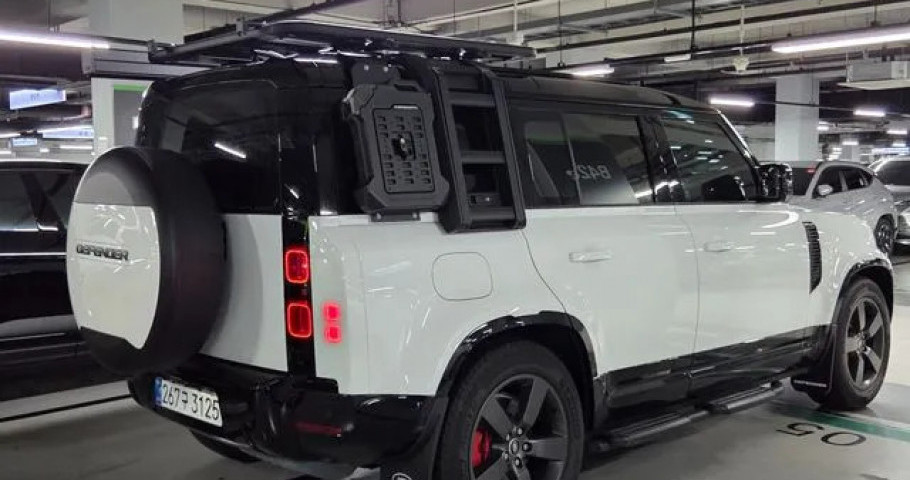 Land Rover Defender 