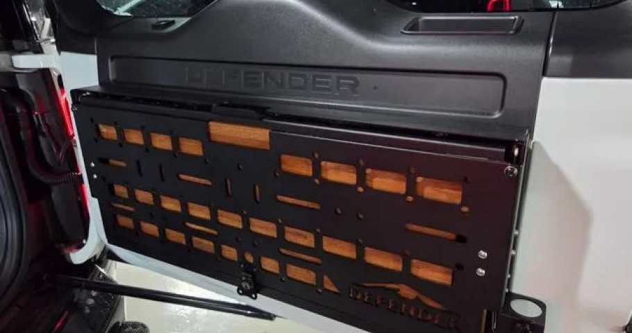 Land Rover Defender 