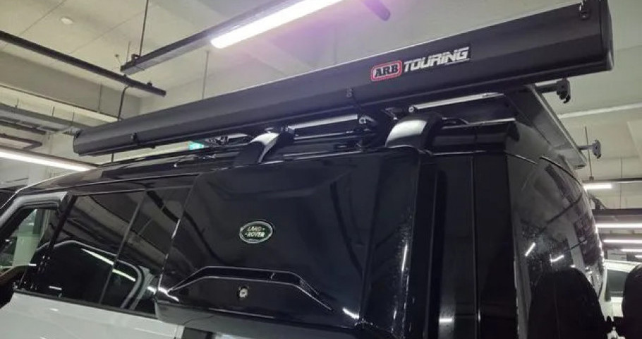 Land Rover Defender 