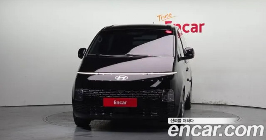 Hyundai Staria 