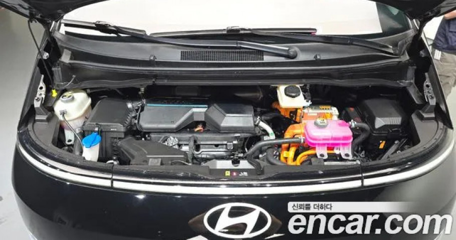 Hyundai Staria 