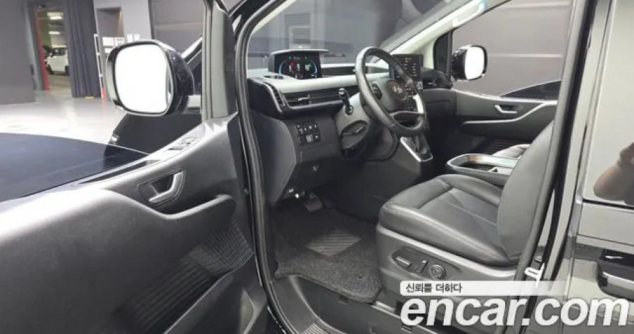 Hyundai Staria 