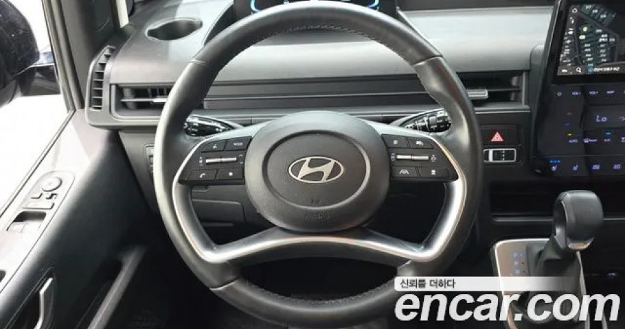 Hyundai Staria 