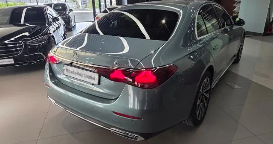 Mercedes-Benz E-Class 