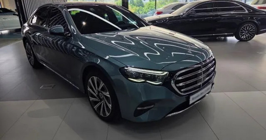 Mercedes-Benz E-Class 
