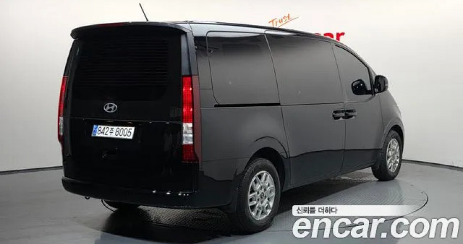 Hyundai Staria 