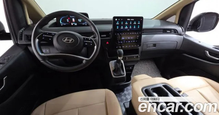 Hyundai Staria 