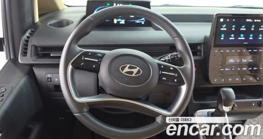 Hyundai Staria 
