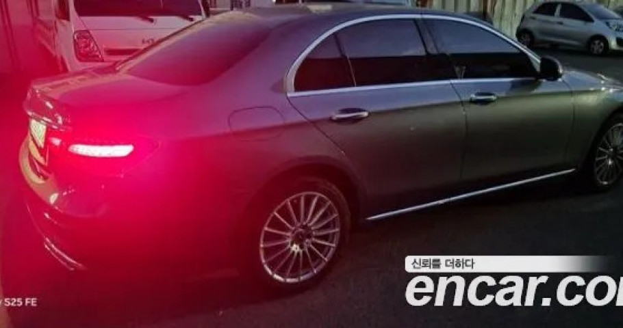 Mercedes-Benz E-Class 