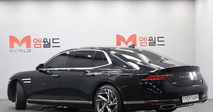 Genesis G90 