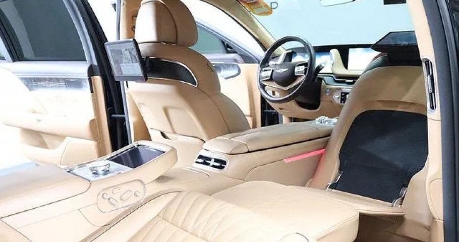 Genesis G90 