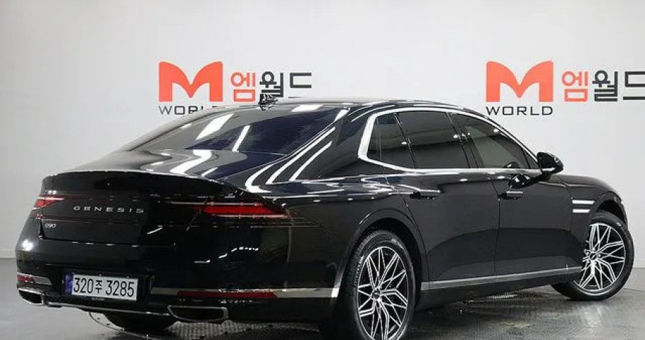 Genesis G90 