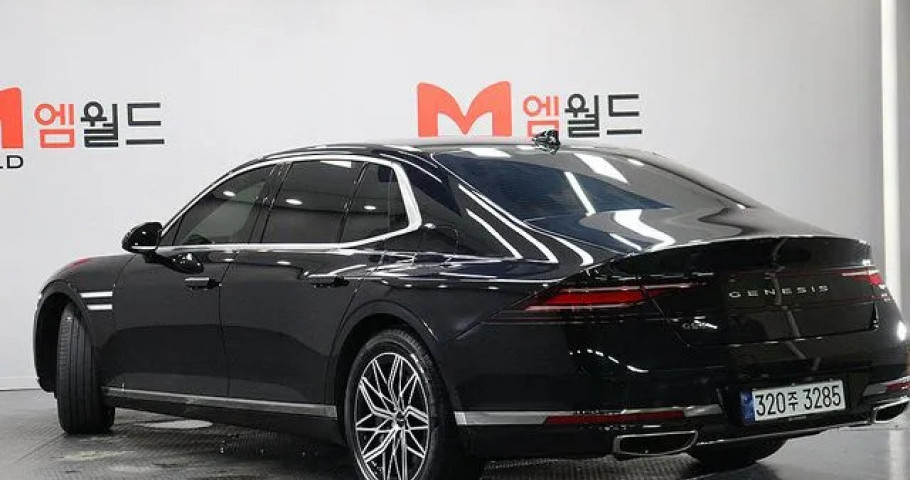 Genesis G90 