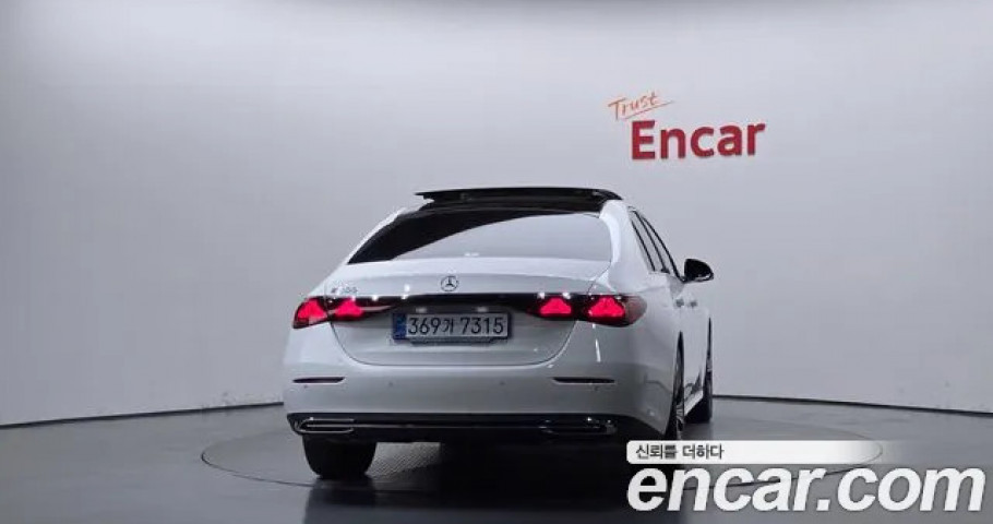 Mercedes-Benz E-Class 