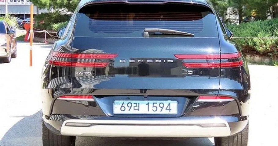 Genesis Gv70 
