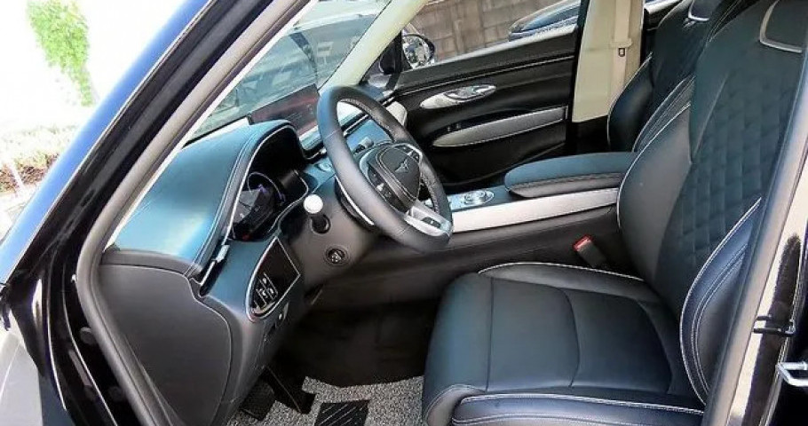 Genesis Gv70 