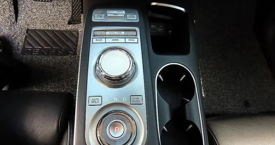 Genesis Gv70 