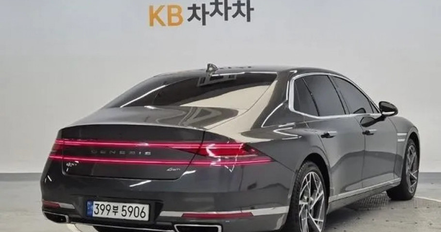 Genesis G90 