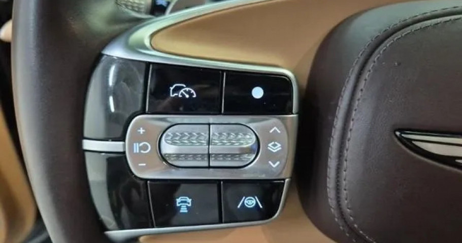 Genesis G90 