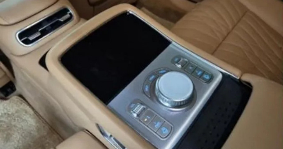 Genesis G90 