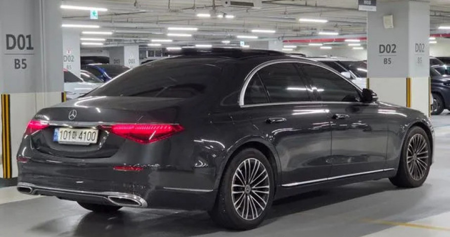 Mercedes-Benz S-Class 