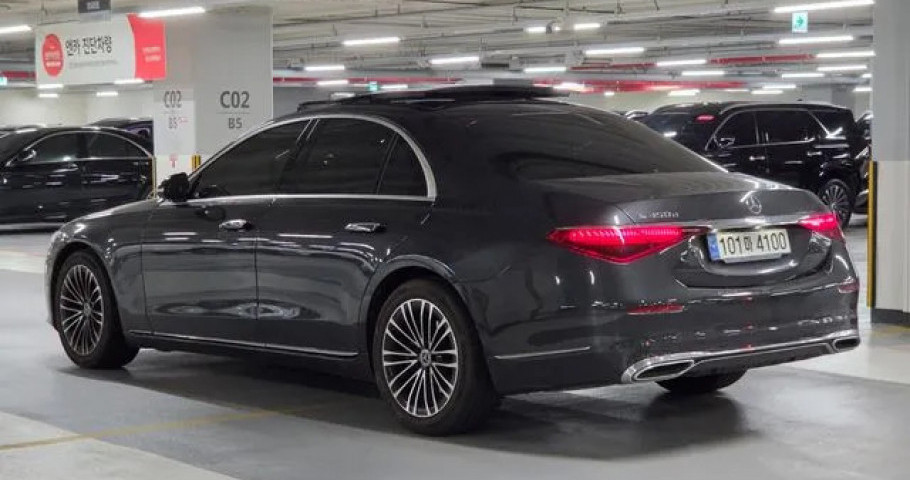 Mercedes-Benz S-Class 