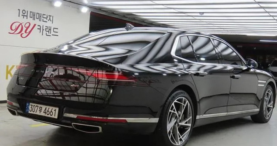 Genesis G90 