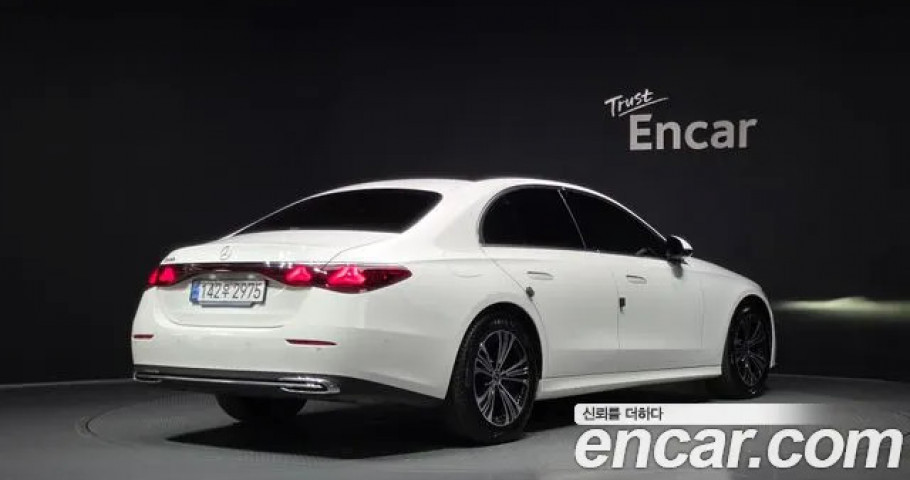 Mercedes-Benz E-Class 