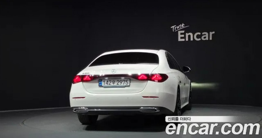 Mercedes-Benz E-Class 