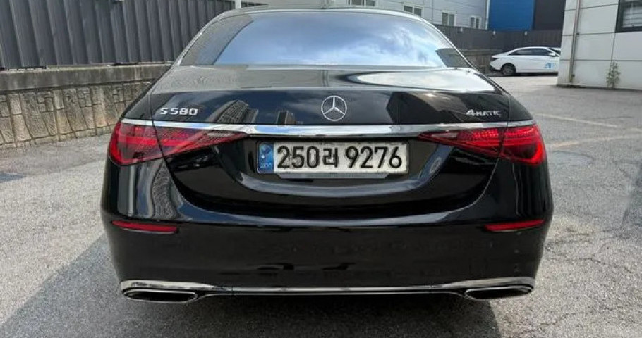 Mercedes-Benz S-Class 