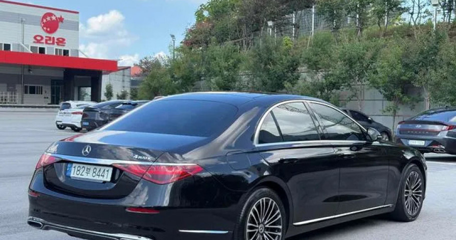 Mercedes-Benz S-Class 