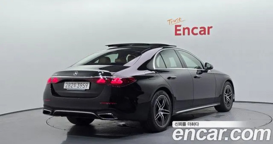 Mercedes-Benz E-Class 
