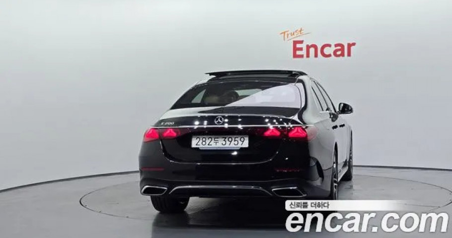Mercedes-Benz E-Class 