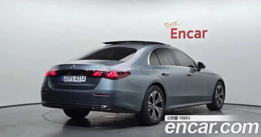 Mercedes-Benz E-Class 