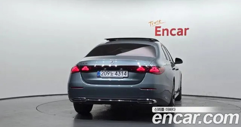 Mercedes-Benz E-Class 