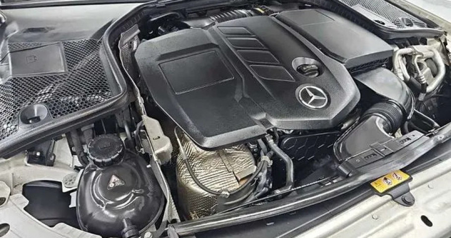 Mercedes-Benz C-Class 