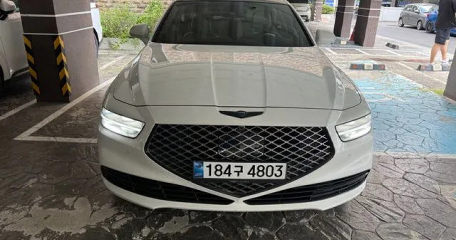 Genesis G90 