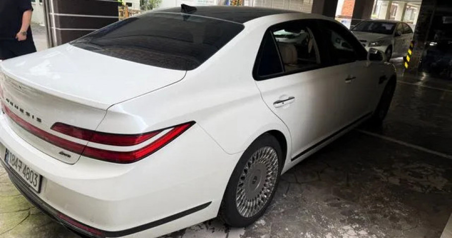 Genesis G90 