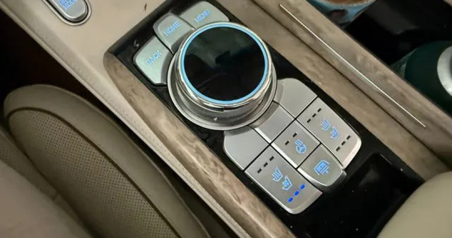 Genesis G90 