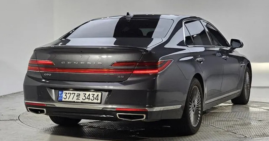 Genesis G90 