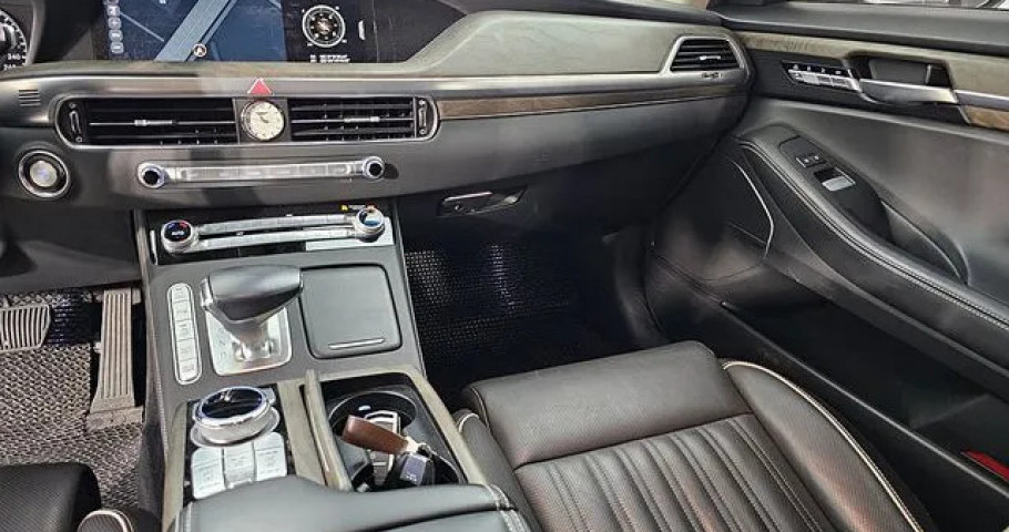 Genesis G90 