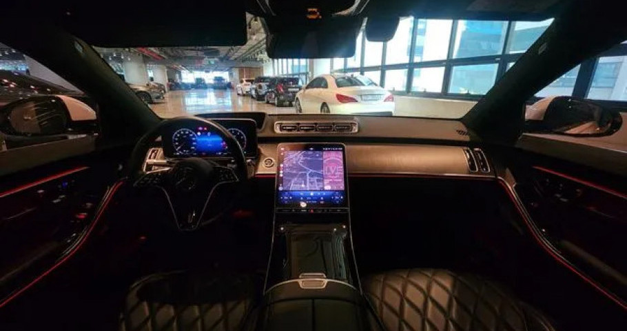 Mercedes-Benz S-Class 