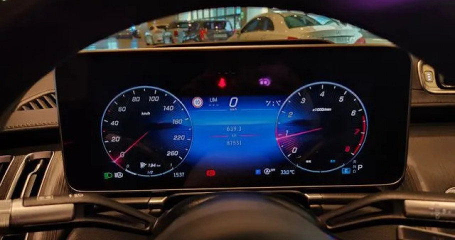 Mercedes-Benz S-Class 