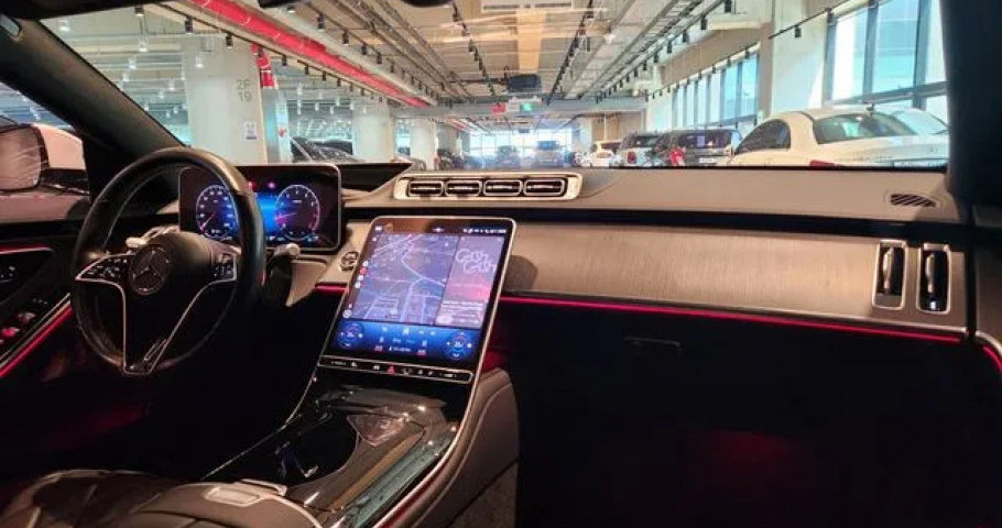 Mercedes-Benz S-Class 