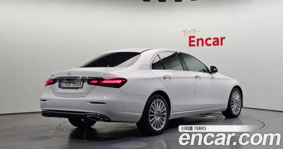 Mercedes-Benz E-Class 