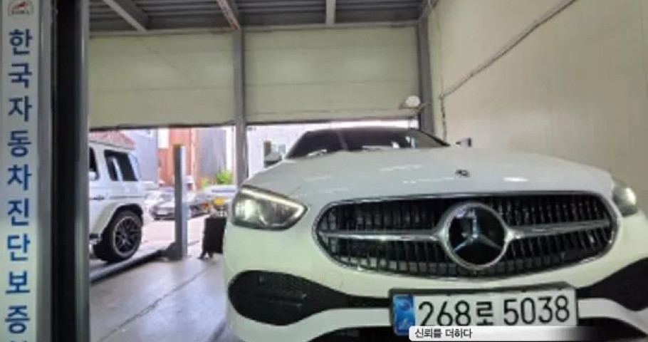 Mercedes-Benz C-Class 