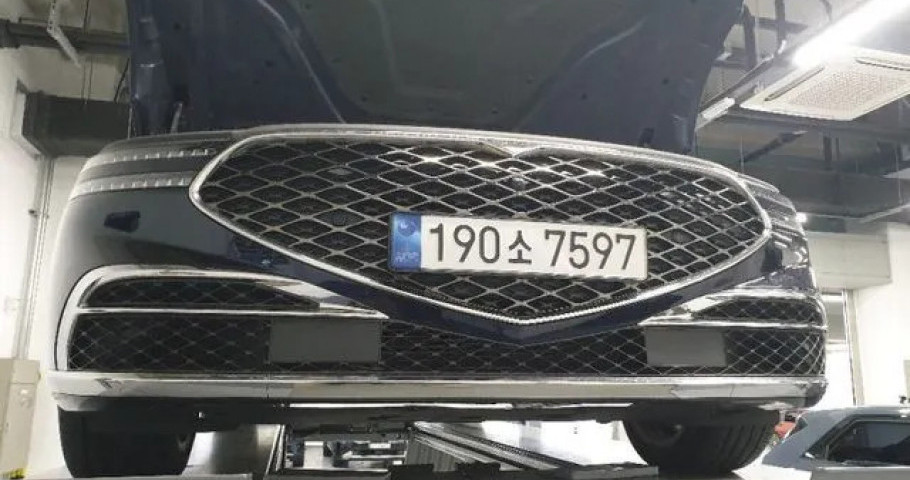 Genesis G90 
