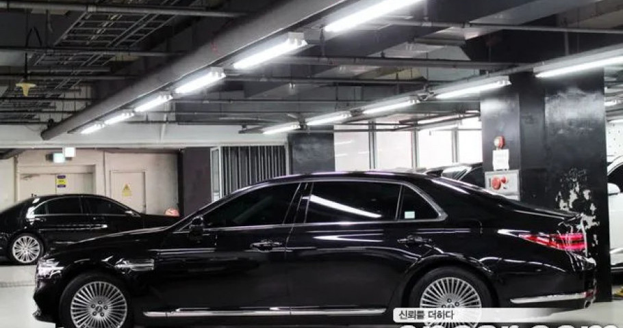 Genesis G90 