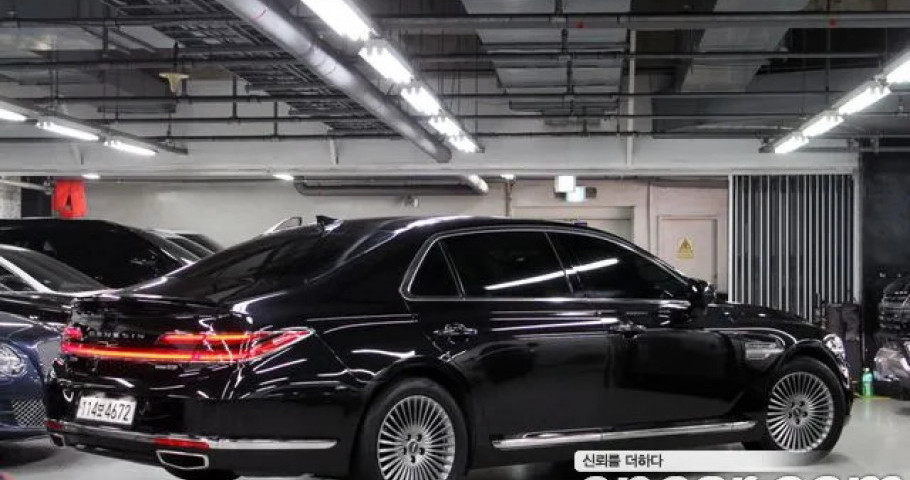 Genesis G90 