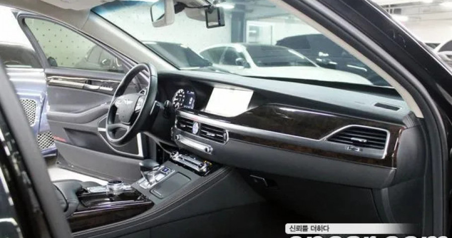 Genesis G90 
